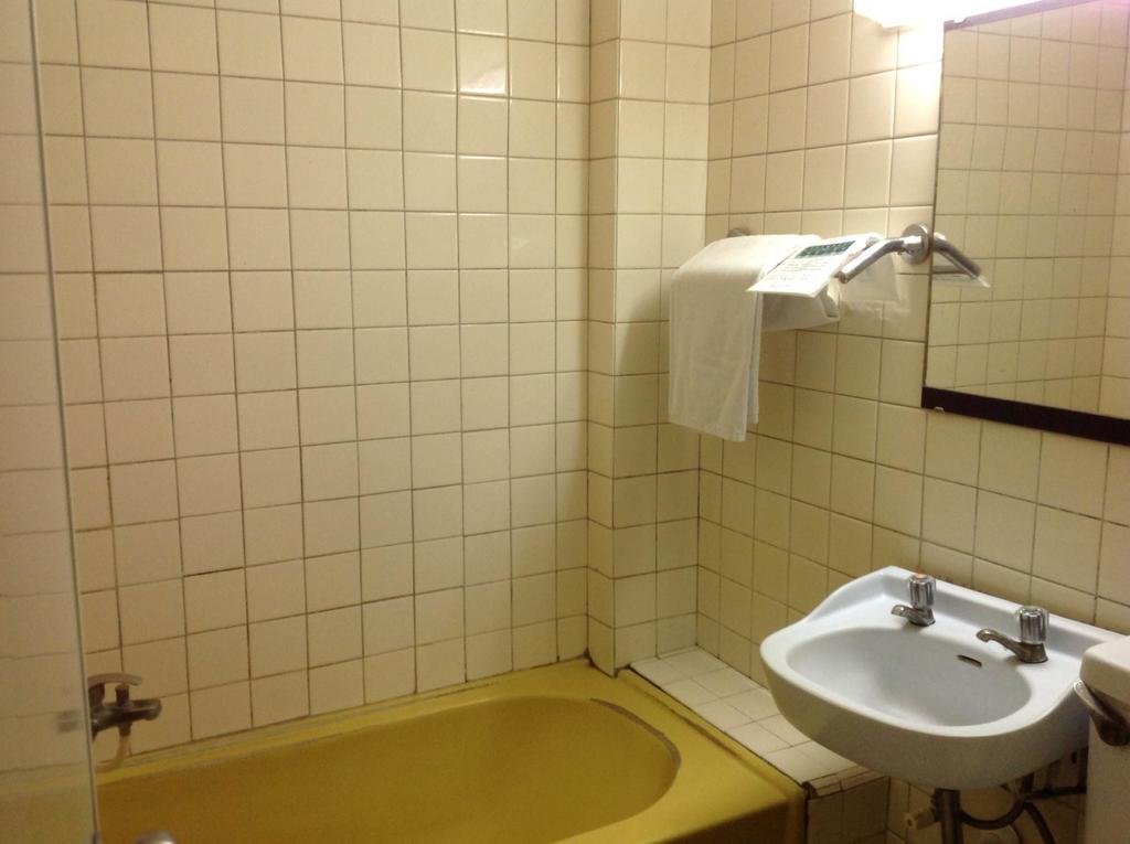 Reui Chung Hotel Kaohsiung Quarto foto