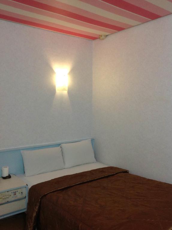 Reui Chung Hotel Kaohsiung Quarto foto